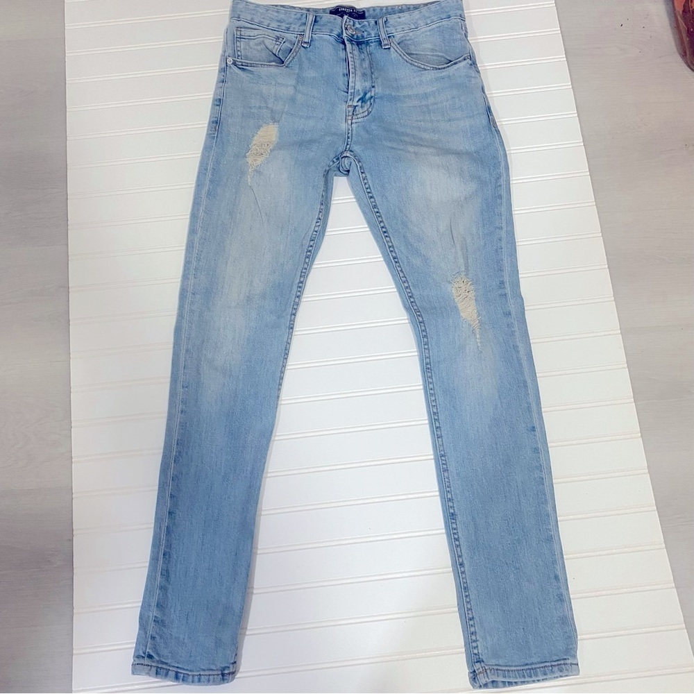 Forever 21 Men’s Size 31 x 31 Vintage Light Wash Distressed Blue Jeans Skinny